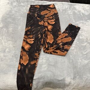 Aerie Black and Brown Tie-Dye Leggings